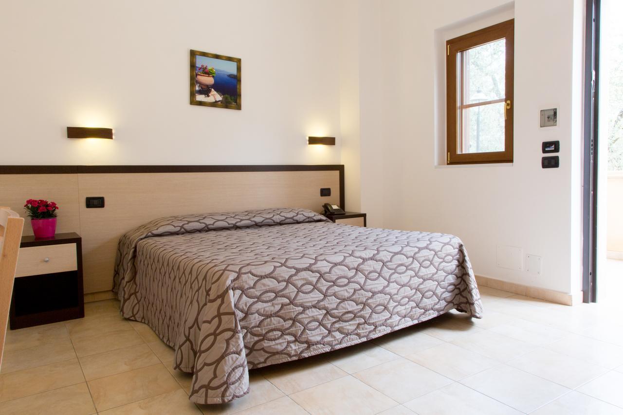 Albergo Il Giardino Foce Varano Exterior foto